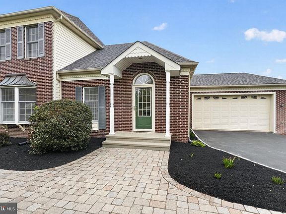 5th image of 547 Carriage House Ln