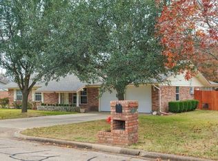 1417 Yucca St, Midlothian, TX 76065