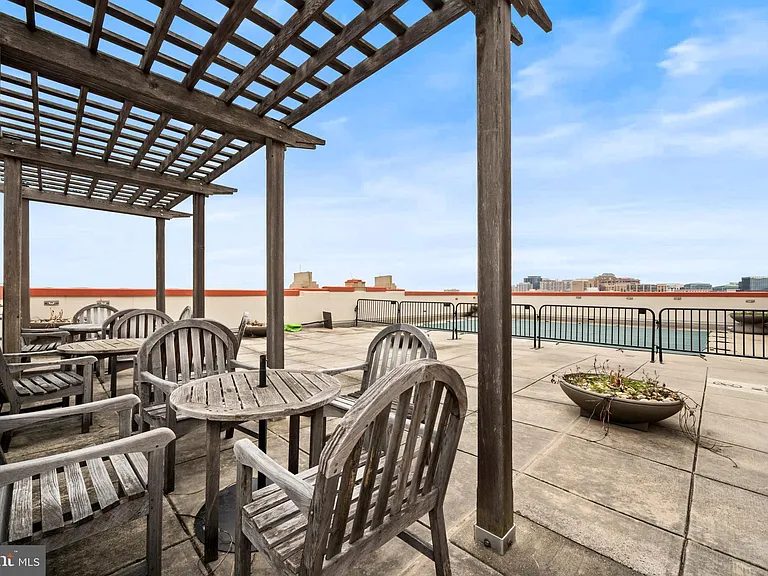 1020 N Highland St #907 — Photo 38