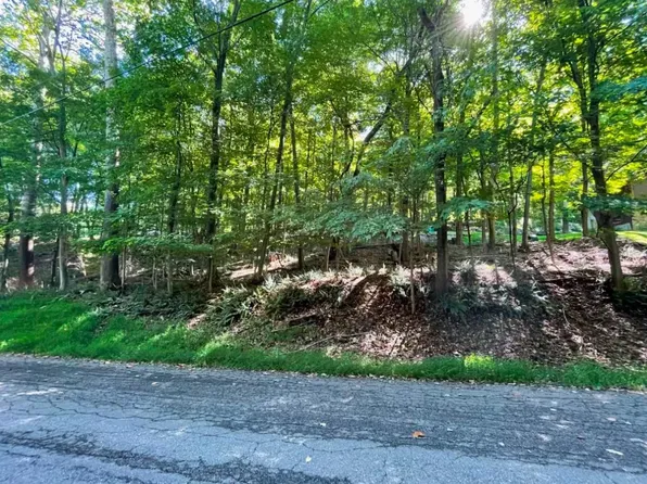 16 Laura Lane, Hopewell Junction, NY 12533