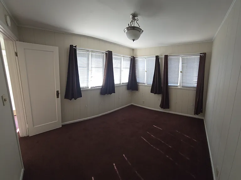 575 N Holliston Ave — Photo 4