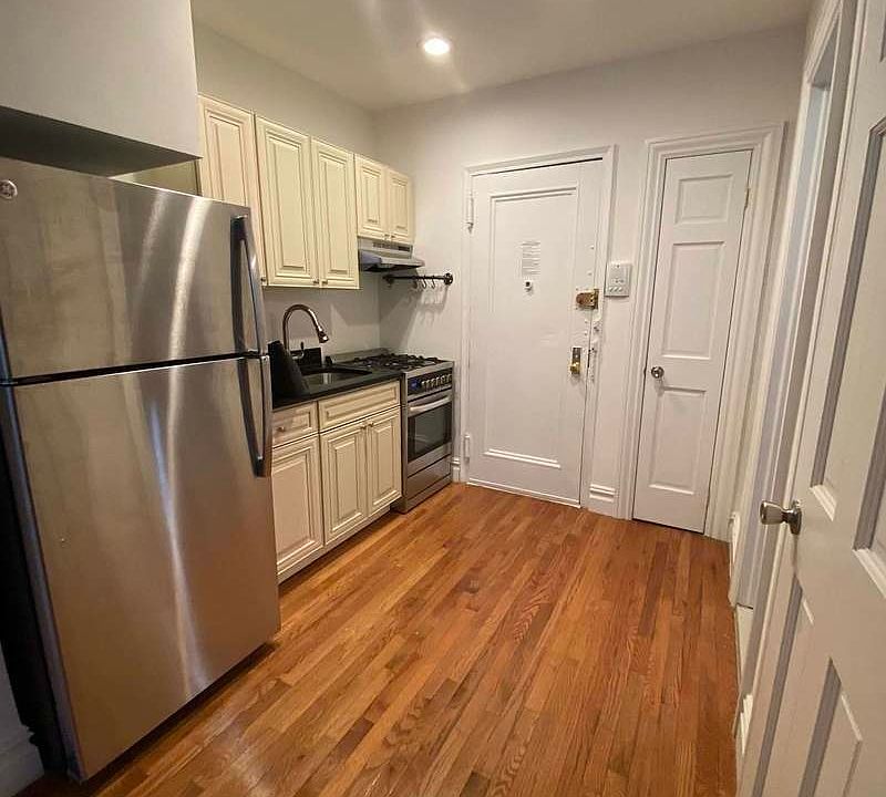 1st image of 215 W 18th St APT 4E