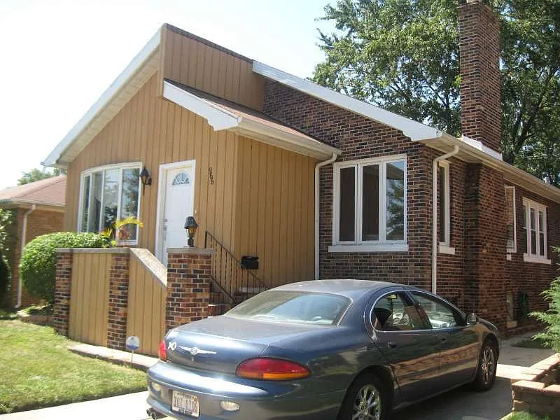 966 Wentworth Ave photo 1