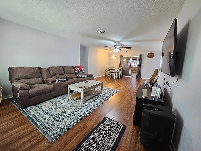 1000 S Lake Dr — Photo 3