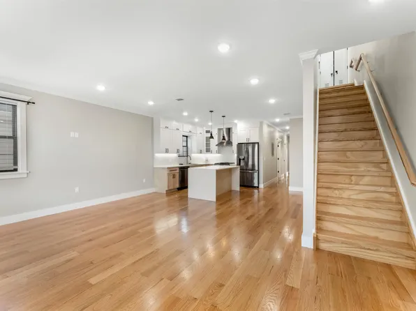 230 Griffith Street image 6 of 23