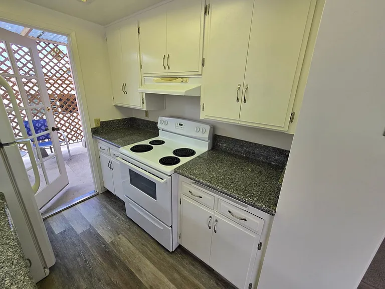 Cleveland Ave. 4245 — Photo 11