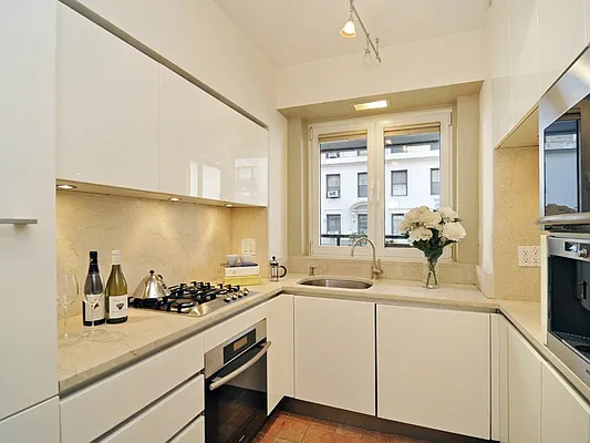 Sold by Sotheby's International Realty | media 17