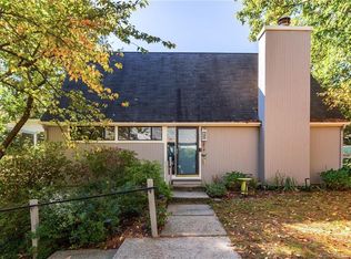 4 Laurel Ln #4, Avon, CT 06001