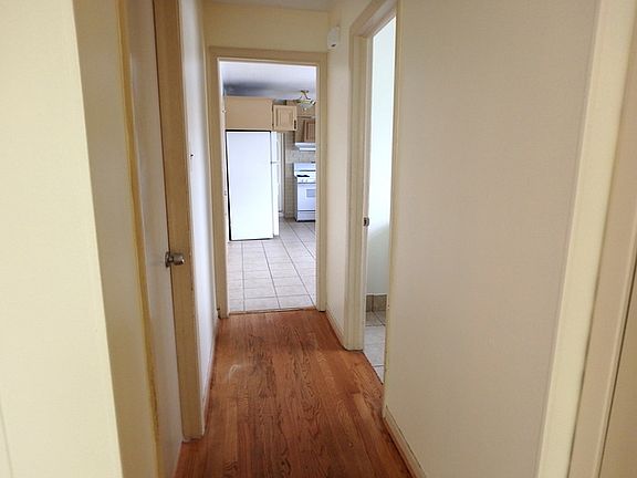 4th image of 2523 Grunewald St APT 2