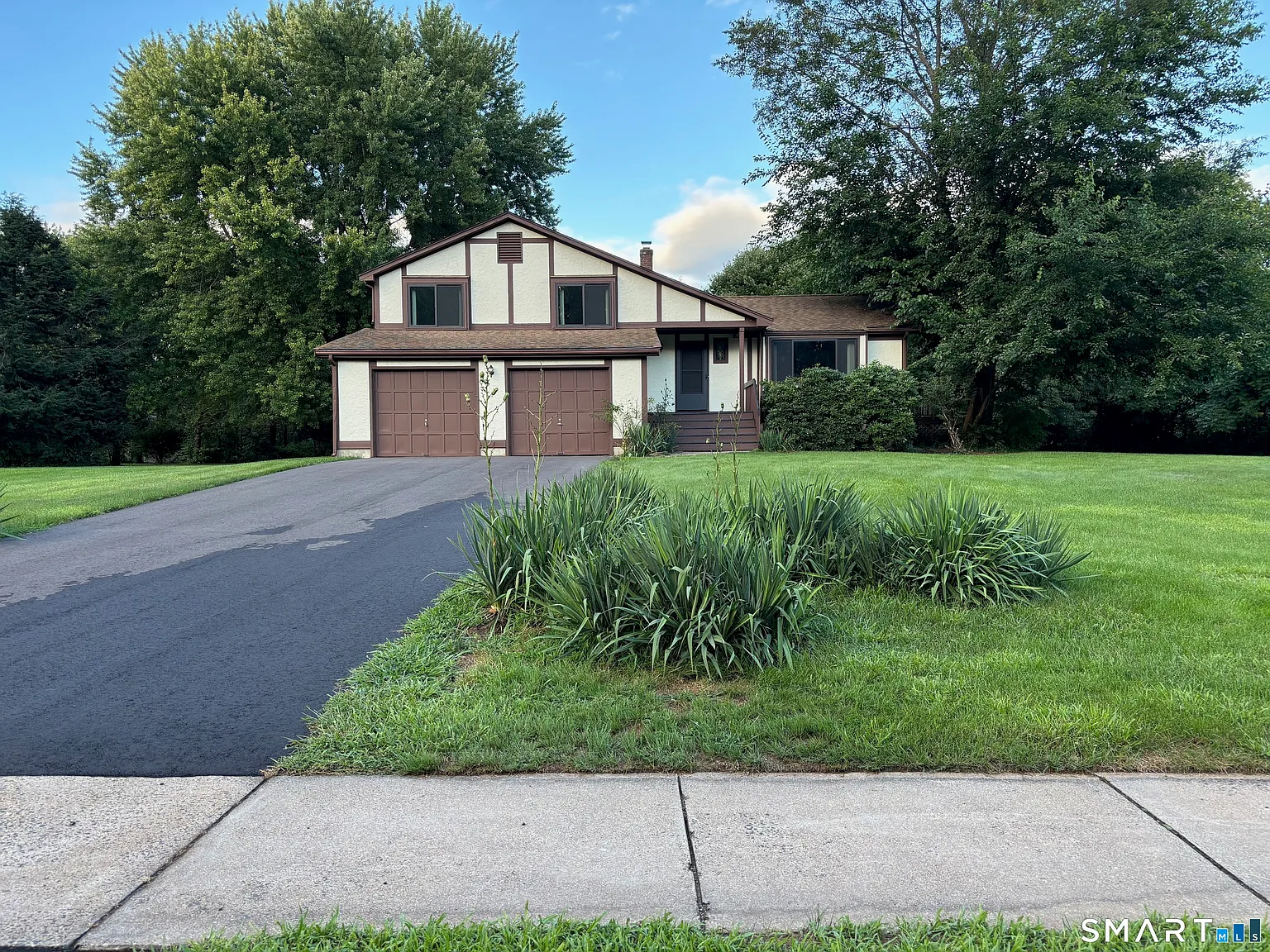 3 bed, 3.0 bath, 1950 sqft, $2,975 — Photo 1