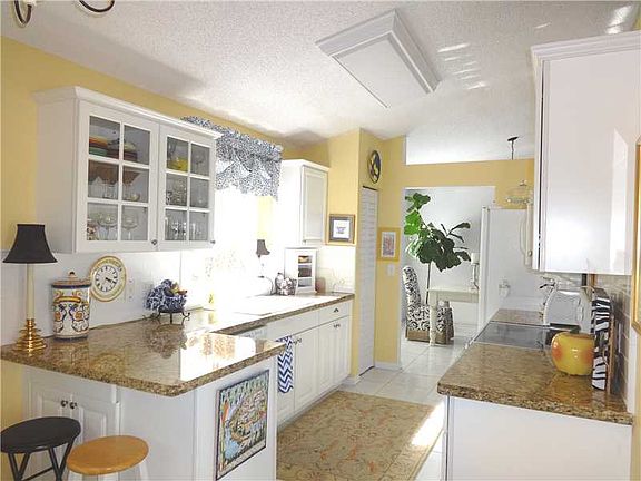 3rd image of 6450 NW 77th Pl