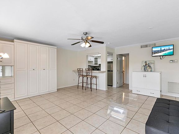 4th image of 1047 Hartley Ave Unit 210