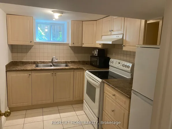 36 Newton Dr #Basement, Toronto, ON M2M 2M7