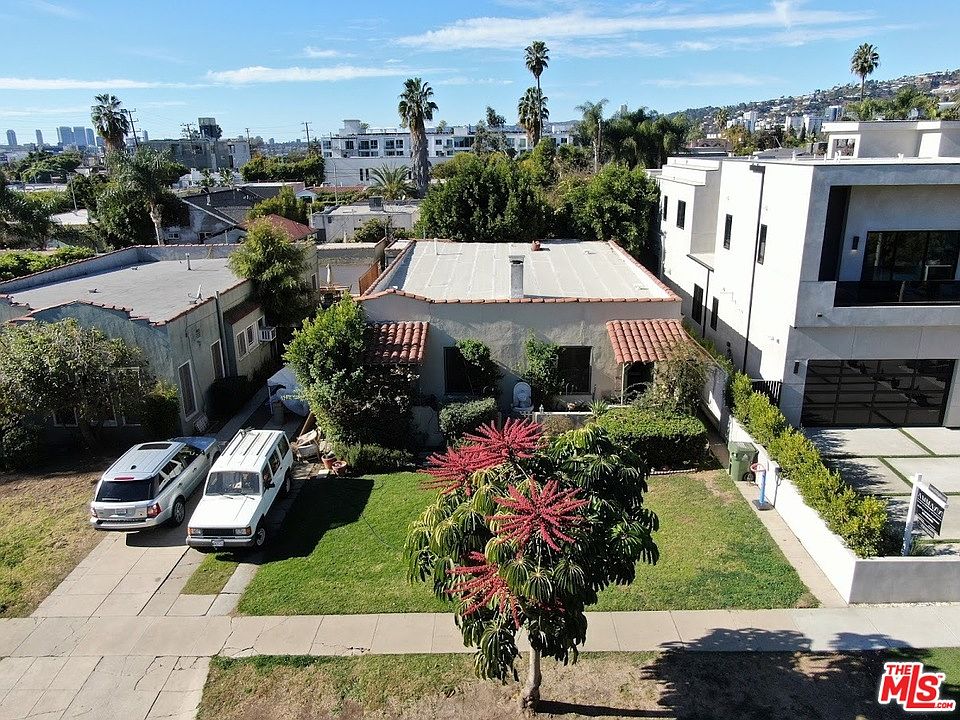 1st image of 823 N Ogden Dr