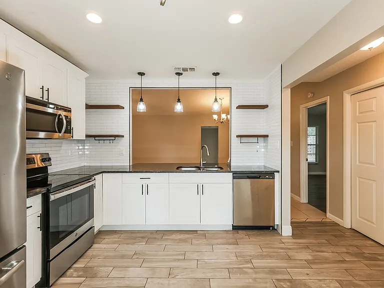 3039 Annadale Cir — Photo 6