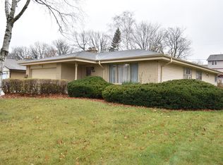 5819 Emstan Hills Rd, Racine, WI 53406