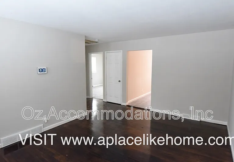 1109 S Appleton Ave — Photo 3