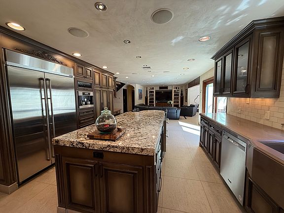 4th image of 22552 Jameson Dr