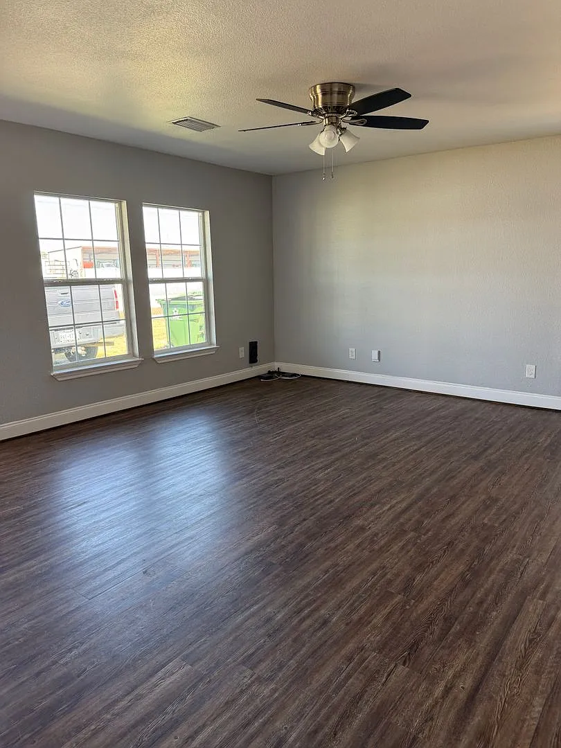 Charming 2 Bedroom 1 bath house located in Sanger! — Photo 3