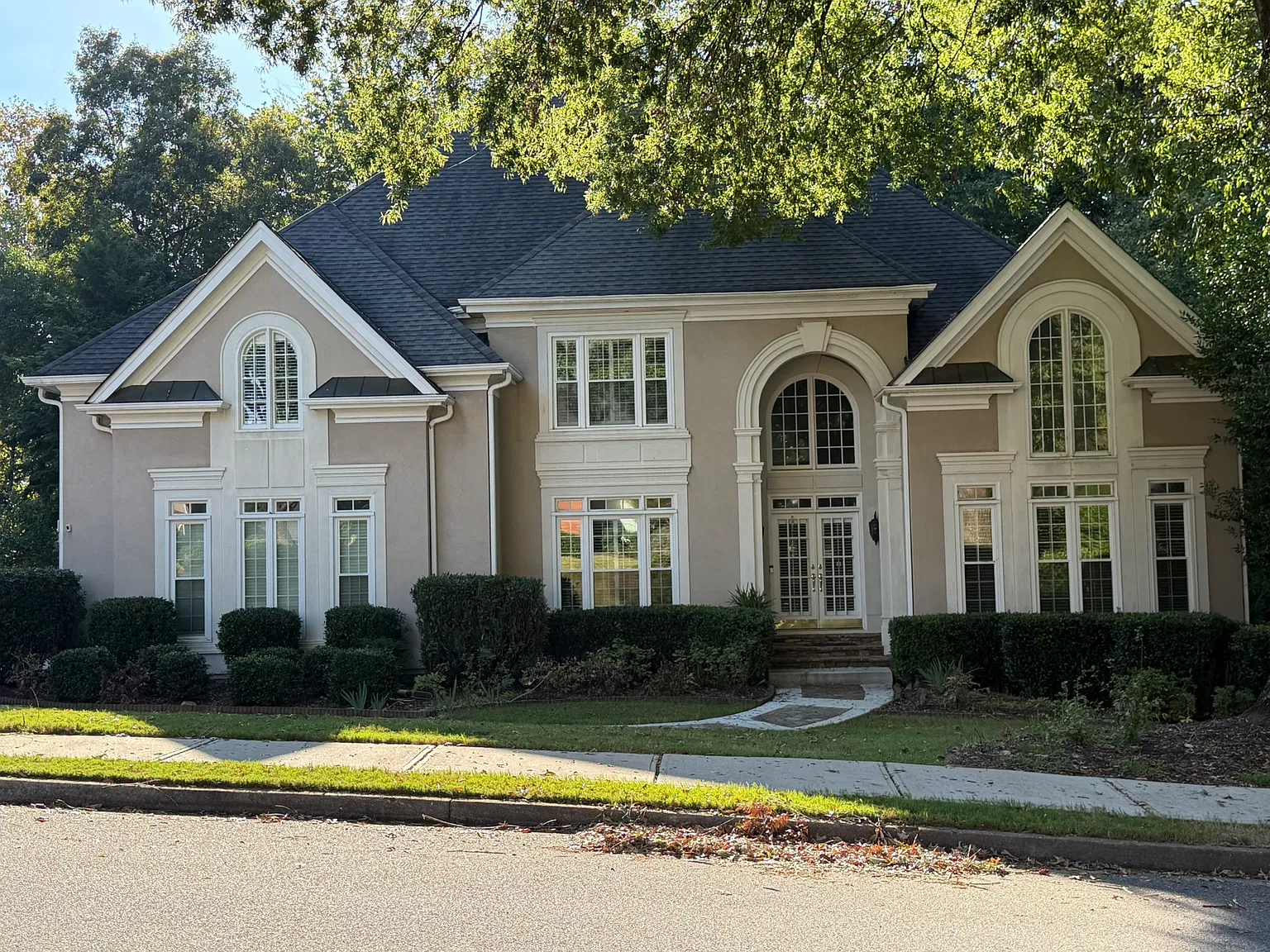 5 bed, 7200 sqft, $7,490 — Photo 2