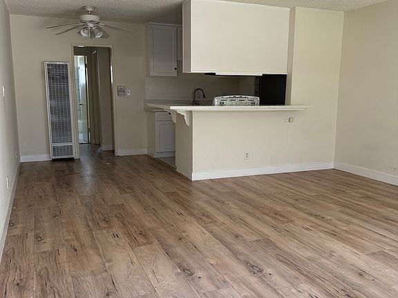 3rd image of 5333 Riverton Ave
