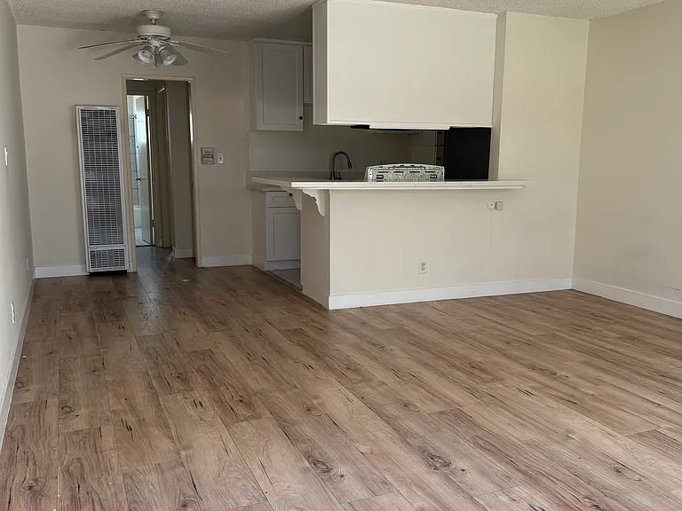 5333 Riverton Ave — Photo 2