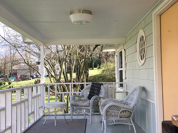 3rd image of 2301 Boxwood Ln
