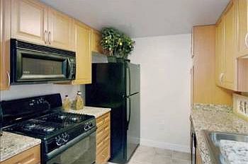 4th image of 260 W 25th St