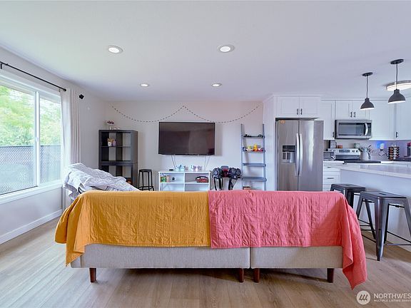 4th image of 6518 Elliott Way #A-B