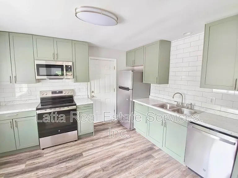 2439 S Sterling Ave #A — Photo 5