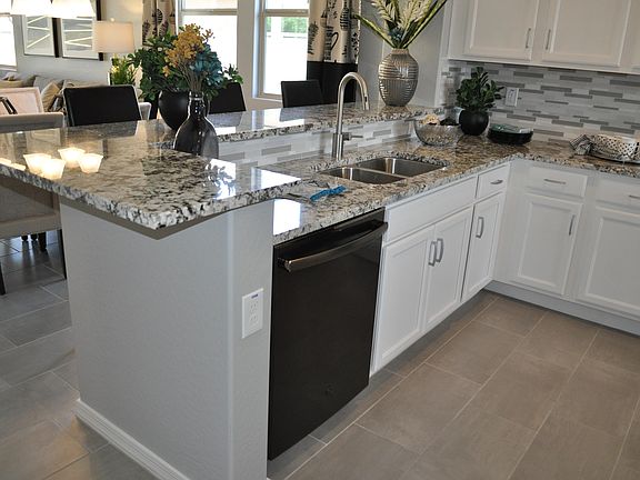 3rd image of 41412 W Somerset Dr