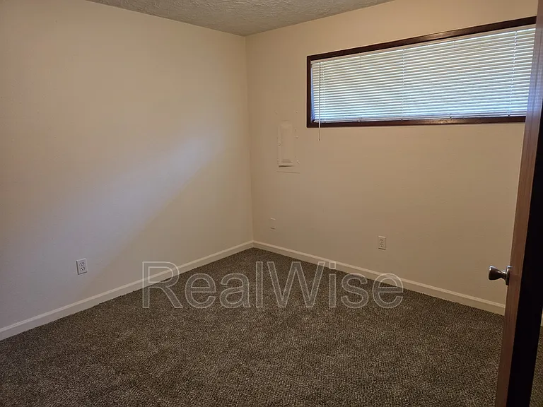 616 NE Anderson St — Photo 9
