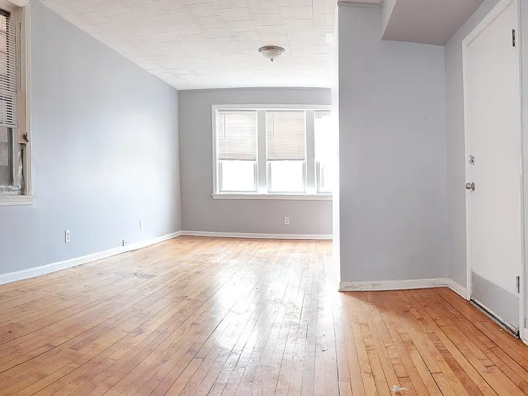 4139 N Western Ave #2 — Photo 2