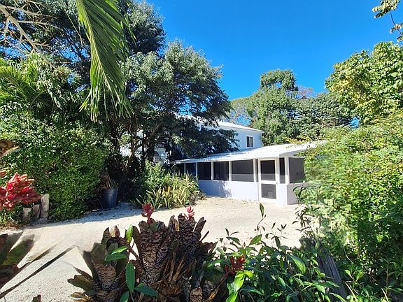 2nd image of 27 Pompano Ave