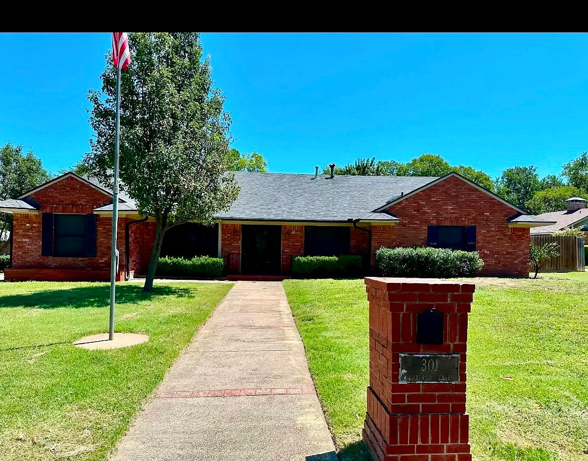 4 bed, 2898 sqft, $2,150 — Photo 1