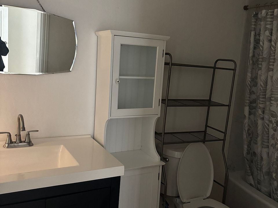 2nd image of 1406 S Green St #1
