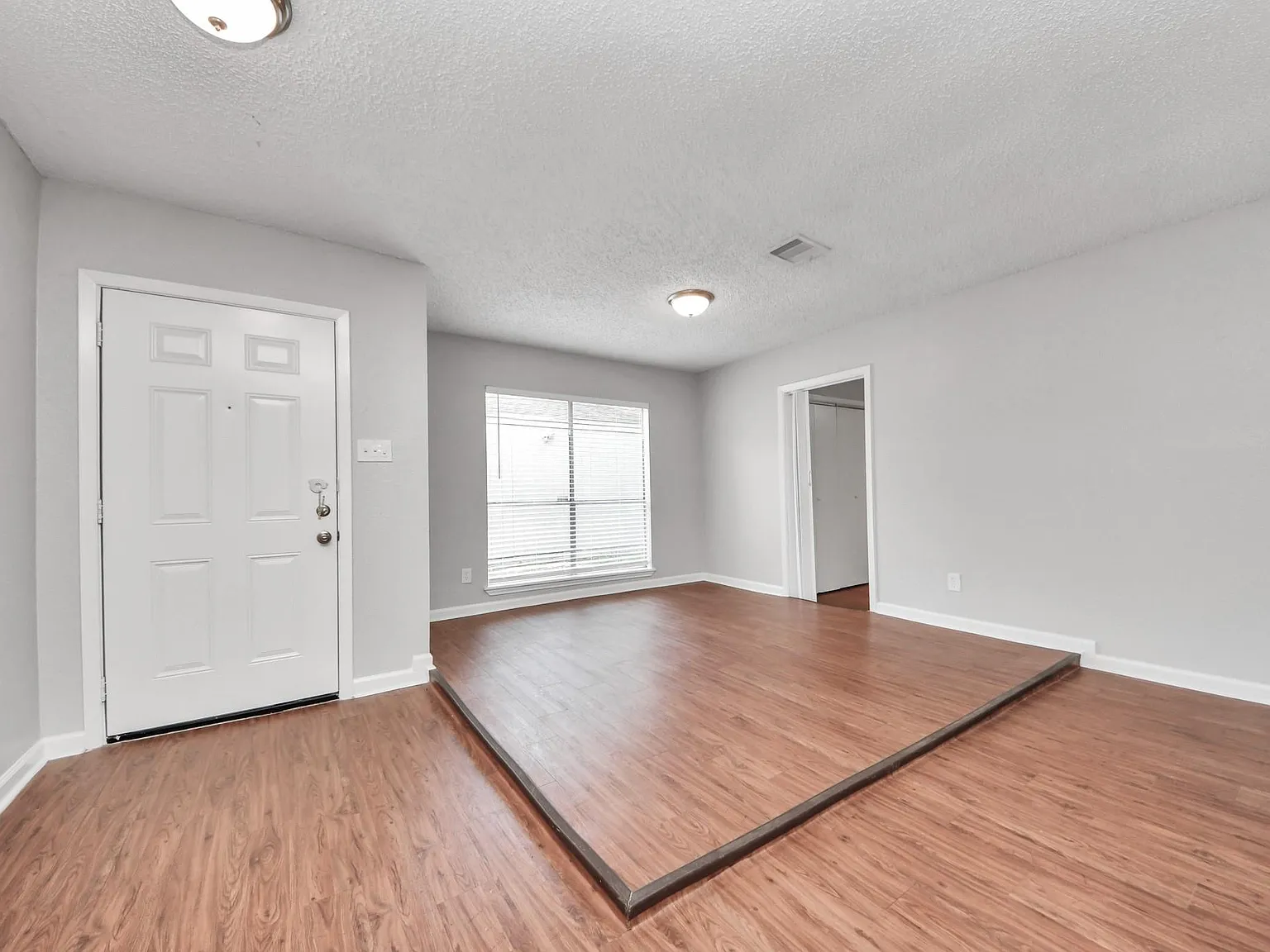 4 bed, 2.0 bath, 1816 sqft, $2,050 — Photo 4