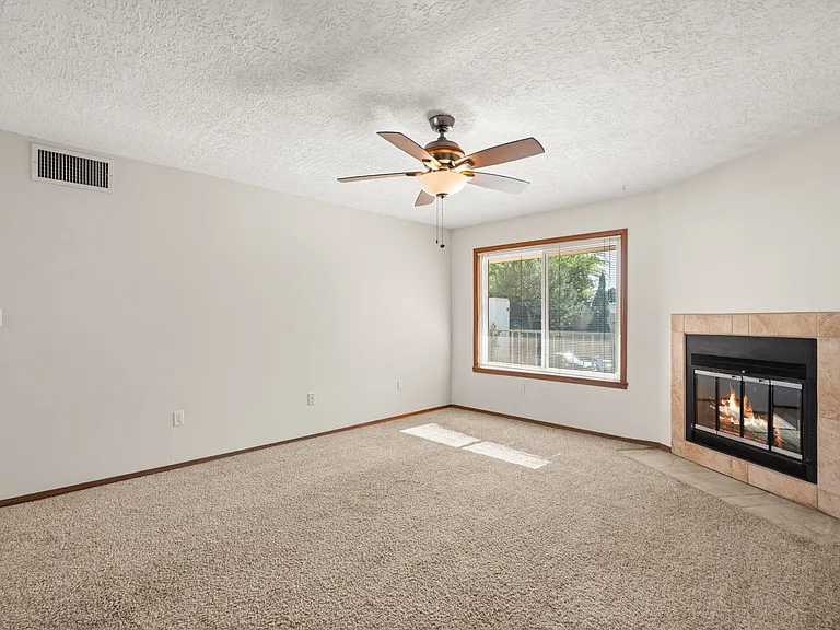 Cloverleaf Apartments — Photo 6