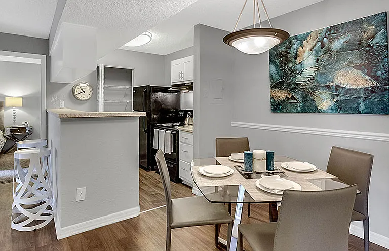 Courtney Cove Apartment Homes — Photo 3