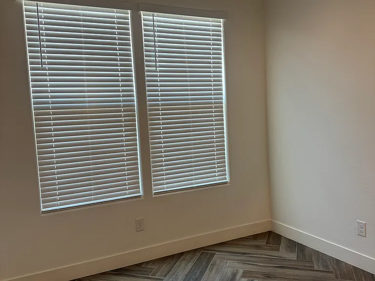 2521 S 180th Dr — Photo 32