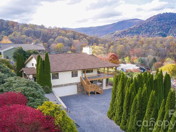 352 Lewis Ln, Maggie Valley, NC 28751