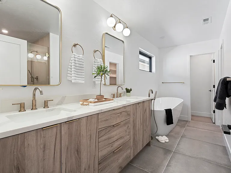 3244 N Franklin St — Photo 13