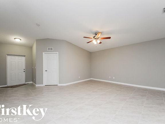 2nd image of 797 SW Hillsboro Cir
