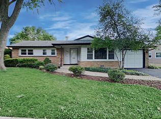 371 Walnut Ln, Elk Grove Village, IL 60007