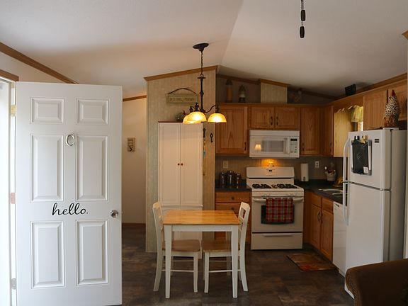 Adorable Kitchen!