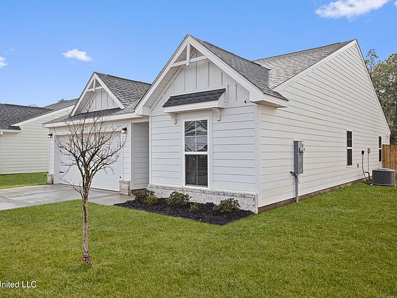 3rd image of 211 Savannah Gardens Rd