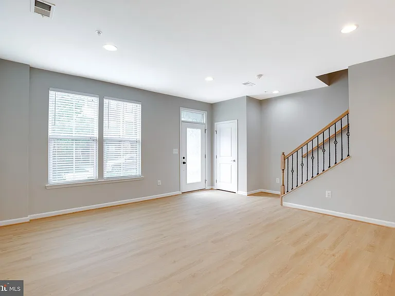 43306 John Michael Ter — Photo 4