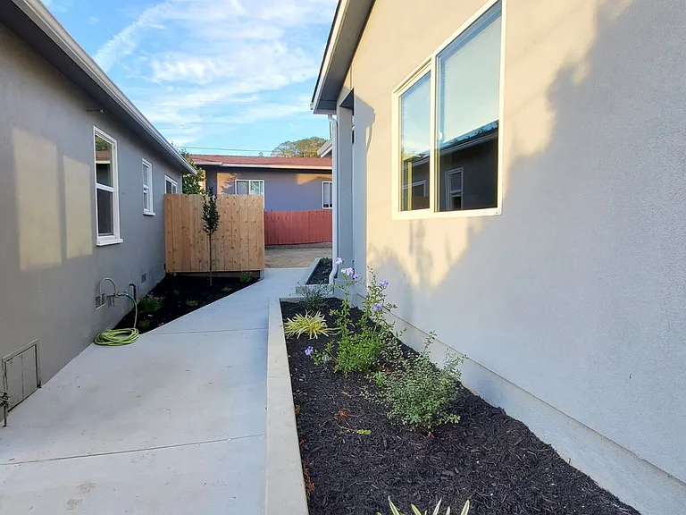 432 Grand Ave — Photo 2
