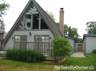8400 Shore Dr, Machesney Park, IL 61115
