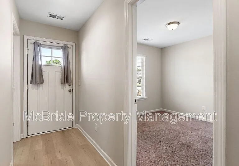 957 Madrid Ct — Photo 3